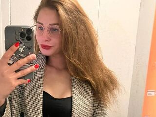 naked girl with webcam fingering pussy LillieMann