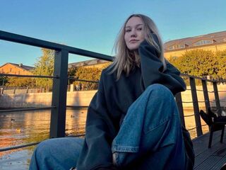 live teaser cam LillyStill