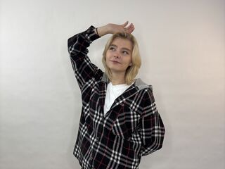 naked girl with webcam masturbating LorieYancy