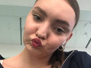 camslut topless LourdesFronk