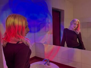 hardcore live show LucilleWiste