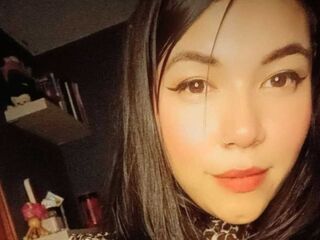 beautiful webcamgirl LucyHeit