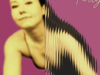 nude webcamgirl LucyLevatto