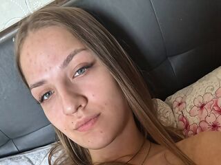naughty camgirl masturbating with vibrator LunaVaibe