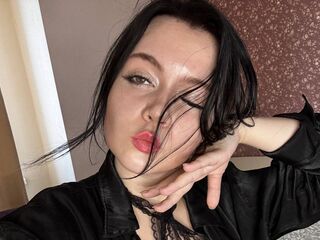 camslut showing tits MariselaBlomme