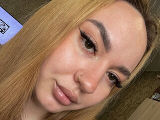 cam girl playing with dildo MedissonBels