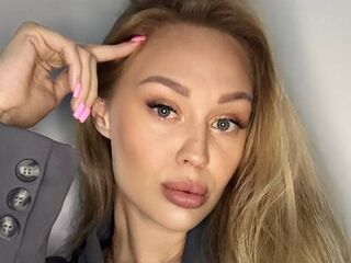 camslut topless MiaGracey