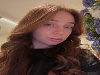 topless webcam girl MiaIvory