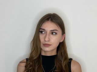 live webcam performer MiguelinaCreech