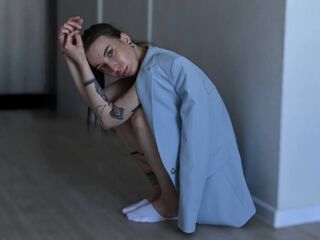 camwhore masturbating with vibrator MirnaLatourette