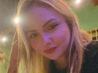 mastubating web cam girl MonicaCaroline