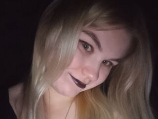 camslut spreading pussy PearlSolomons