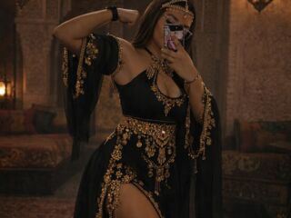 adult liveshow PerlaZoey