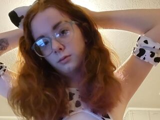 beautiful webcamgirl PrettyBluerose