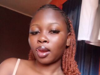 topless cam girl QueenyCherry