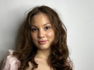 cam strip tease RegenaCrichlow