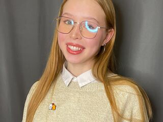 camgirl masturbating with vibrator RomanaGuethle