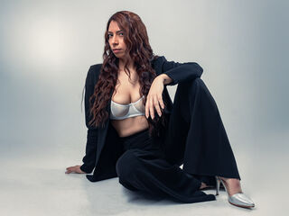 naked camgirl masturbating with vibrator RosalineBelmont