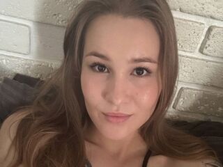 hot cam girl masturbating with vibrator SandraCheecks