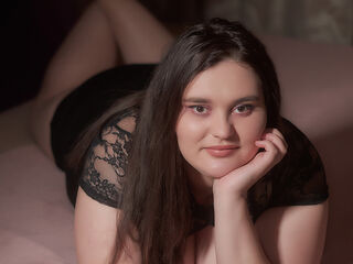 topless webcamgirl SaraElise