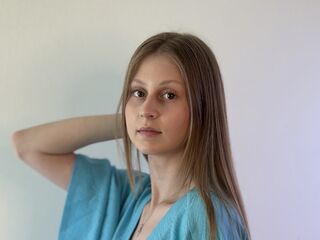 camgirl playing with vibrator ShaylaKeywan
