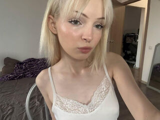 naked cam girl SigneQuiroz