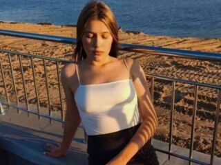 girl chat room SuziBarringer