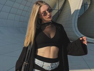 cam slut chat room SuzieGlimp