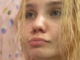 sexy webcamgirl picture YallyGreen