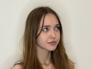 hot cam girl fingering shaved pussy YokoMagliacane