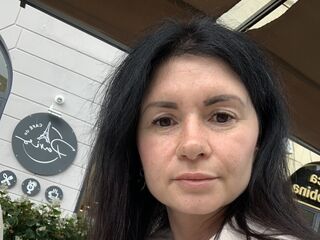 naughty camgirl YulieAnna