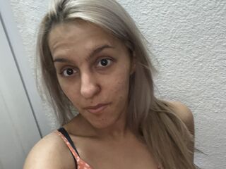 cam girl masturbating with sextoy lizzielizzie